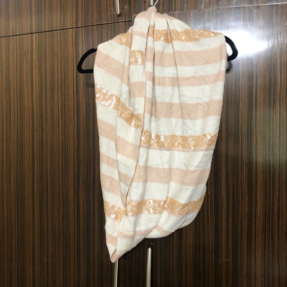 Infinity scarf with sequence work
